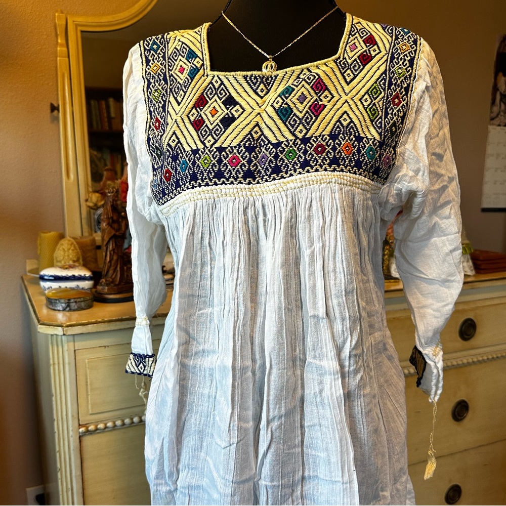 Handmade white Mexican Chiapas blouse tunic with multicolor embroidery🤍🇲🇽